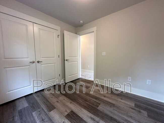 Building Photo - 129 Aurora Dr