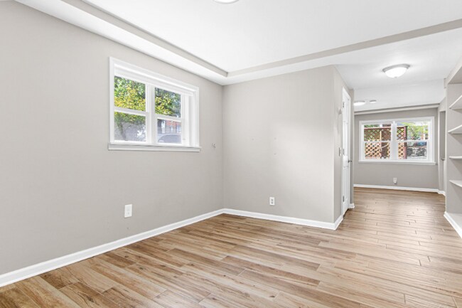Building Photo - 519 W 22nd St