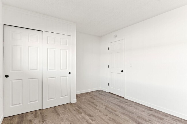 Building Photo - 1Br/1Ba Available