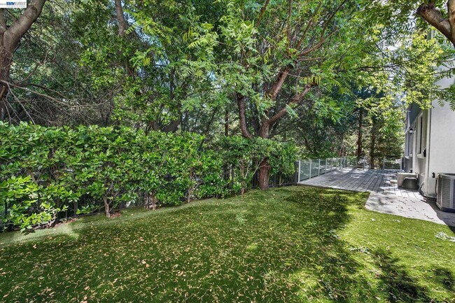 Building Photo - 133 Sundance Pl