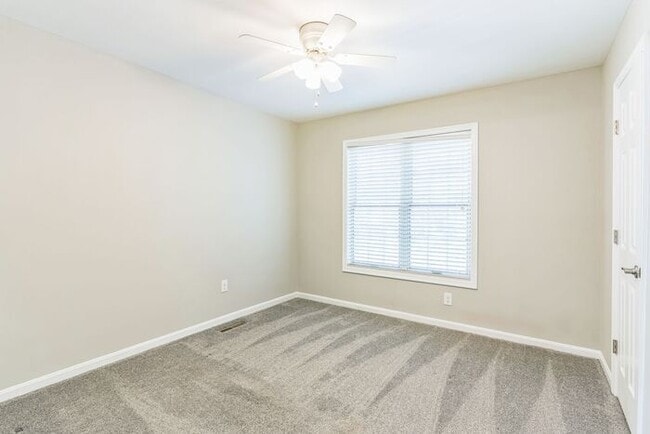 Building Photo - 48030 Mayflower Dr