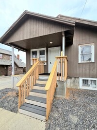 Building Photo - 401 Methow St