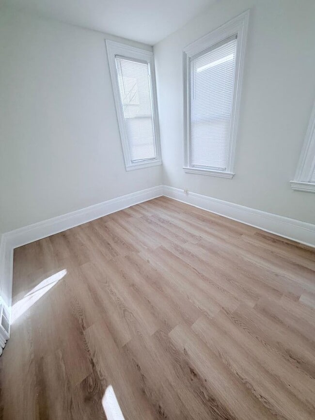 Building Photo - 2604 W 27th St