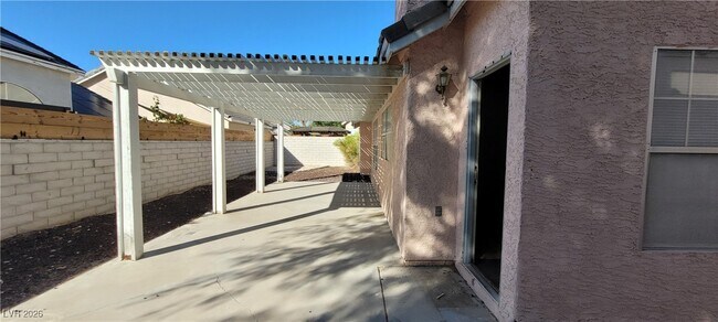 Building Photo - 6561 Avon Ct