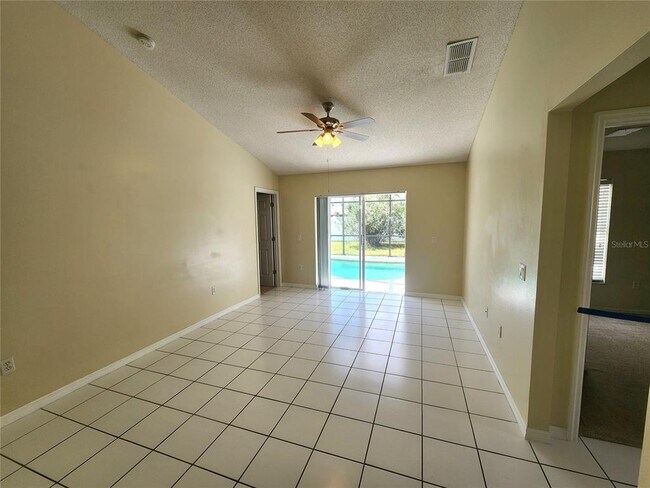 Building Photo - 705 Eagle Pointe S