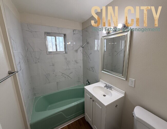 Building Photo - Discover Urban Comfort: Spacious 1-Bedroom Oasis at Lyn Capri