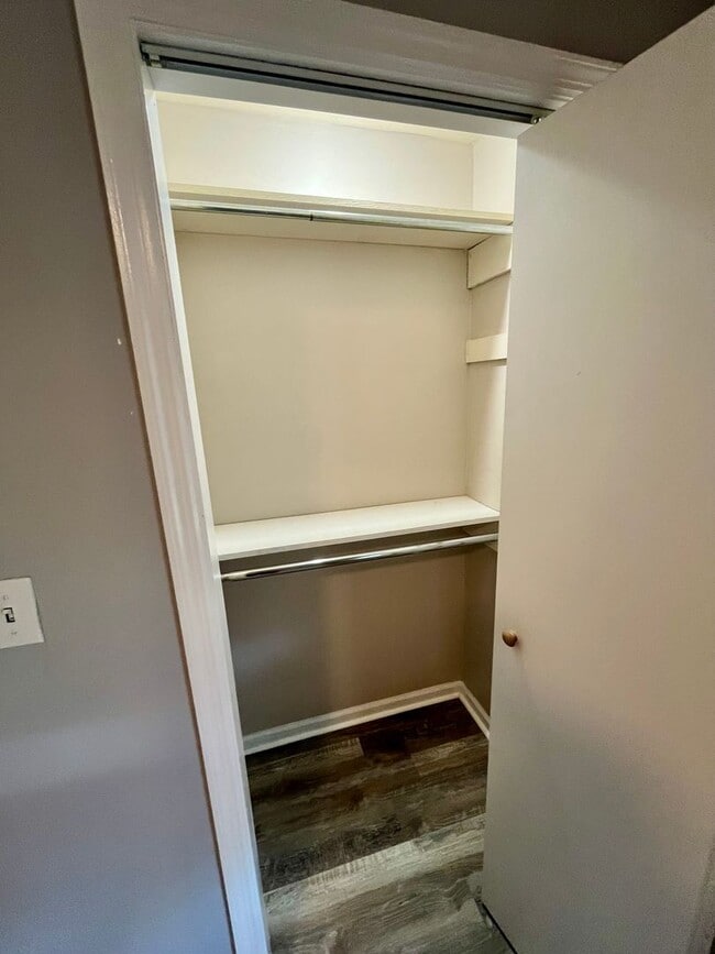 Building Photo - 3 Bed/2 Bath Home