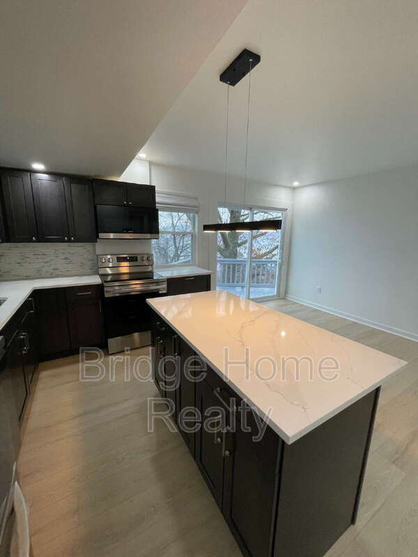 Building Photo - 107 Shoup St
