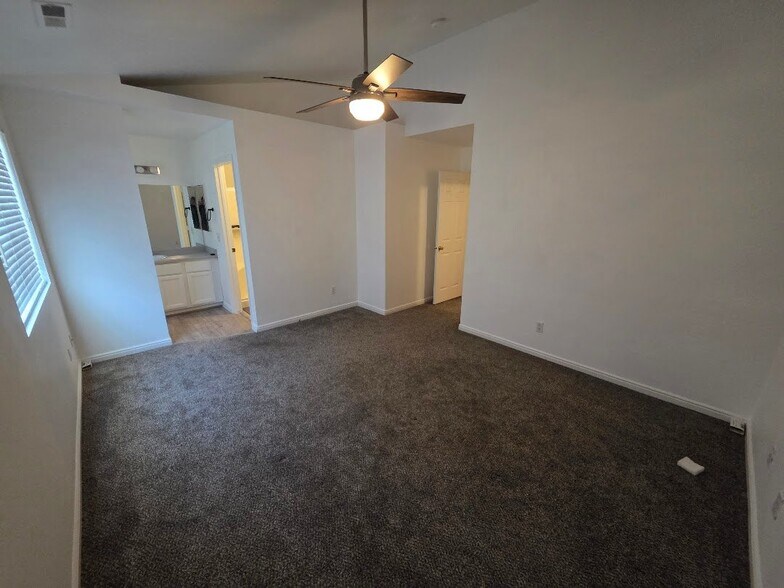Building Photo - 2122 W 1345 N