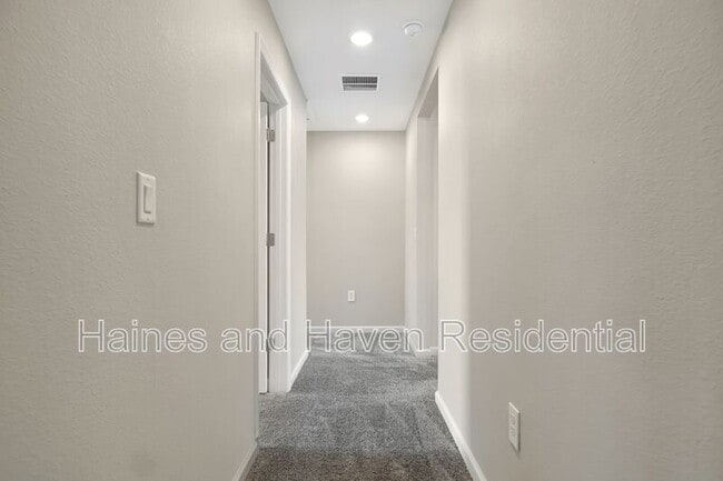Building Photo - 840 Blue Creek Dr