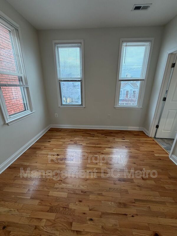 Building Photo - 1219 Pleasant St SE