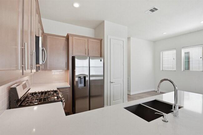 Building Photo - 1106 Yellow Pl