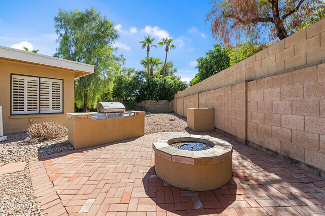 Building Photo - 8624 N Timberlane Dr