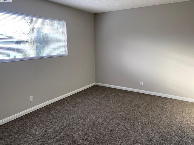 Building Photo - 2114 Peppertree Way