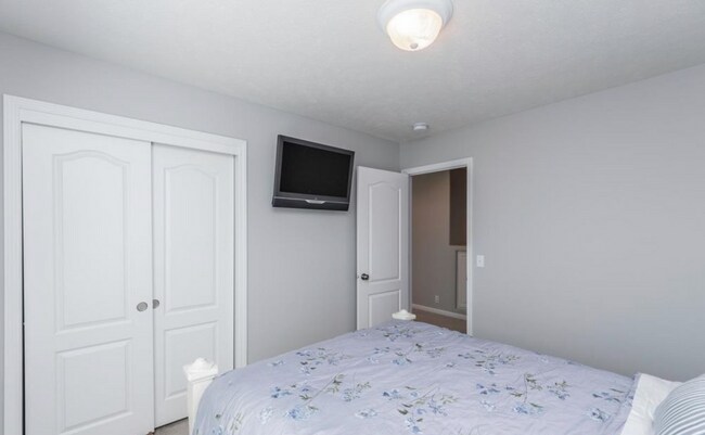 Building Photo - Stunning 4 Bedroom Elkhorn Home!!