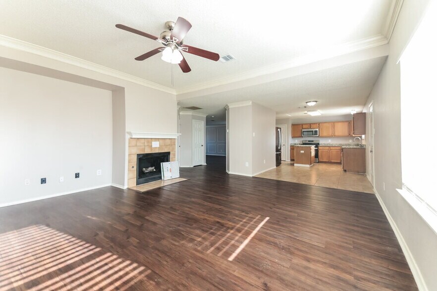 Building Photo - 5909 Iris Dr