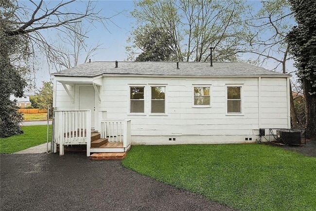 Building Photo - 1944 Washington Rd