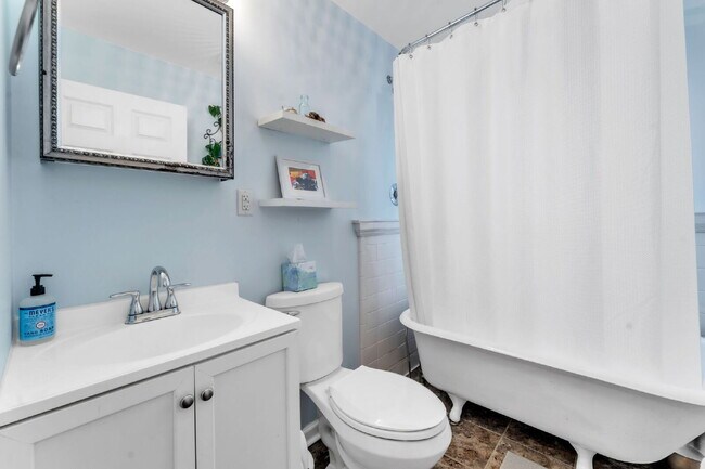 Building Photo - Quaint 3-Bedroom Retreat with Fireplace & ...