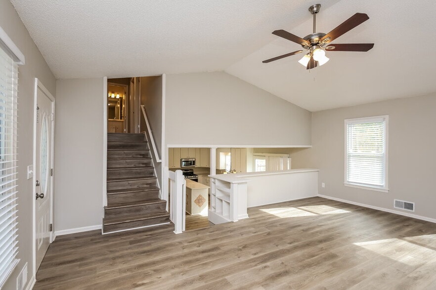 Building Photo - 649 Edwards Ct