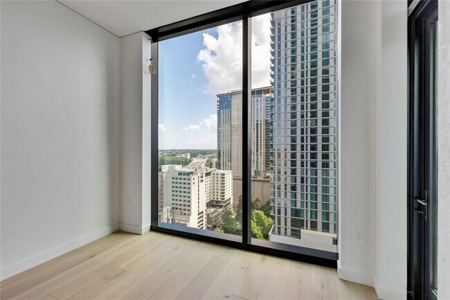 Building Photo - 610 Davis St