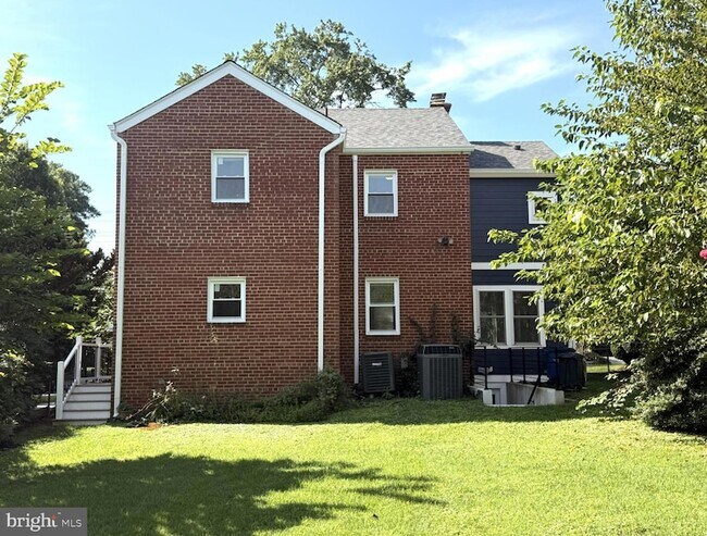 Building Photo - 11 Indian Spring Dr