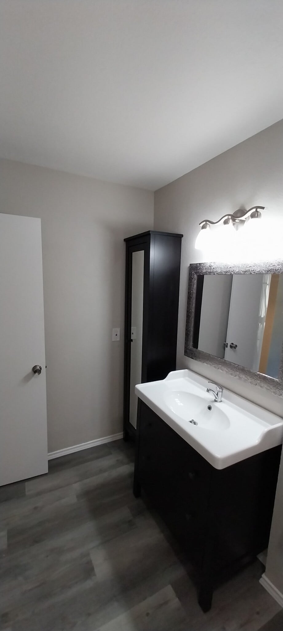 Master Bath - 8539 Holly St