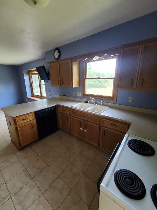 Building Photo - N93W27616 Quail Holw Ct