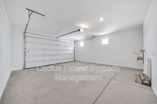 Building Photo - 6946 W Buckhorn Trail