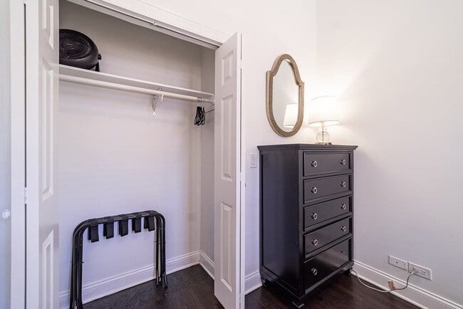 Building Photo - 2113 W Grand Ave