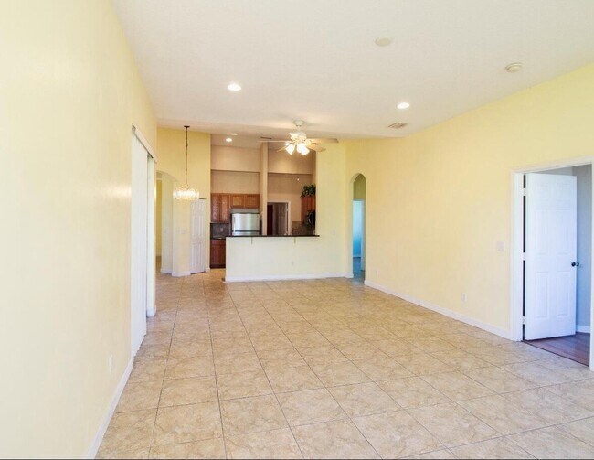 Building Photo - 787 SE Evergreen Terrace