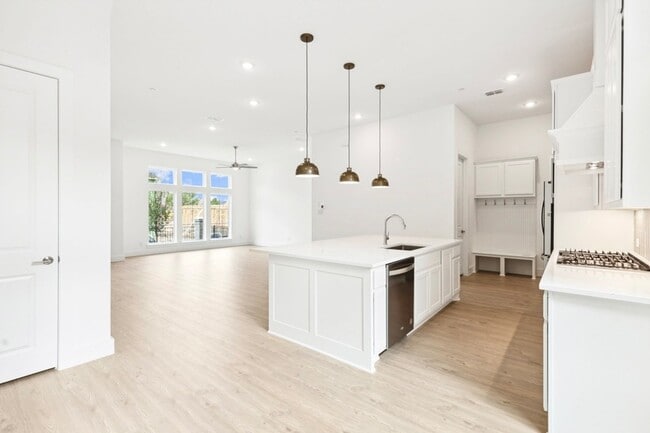 Building Photo - 11992 Dahlia Bay Dr