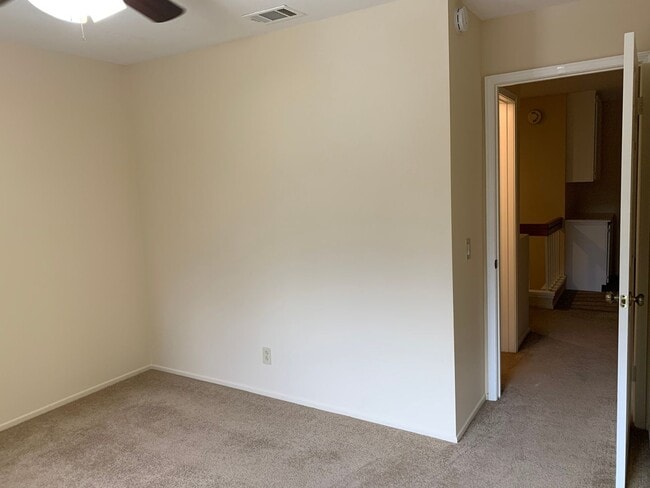 Building Photo - Modern Comfort Meets Tranquil Living in Newbury Park