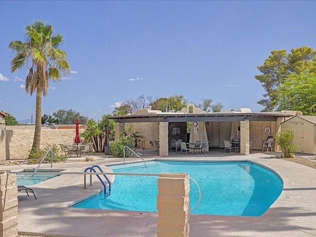Building Photo - ALL UTILITIES, WIFI AND FURNITURE INCLUDED!! Beautiful Fully Furnished Home with Upgrades & Commu...