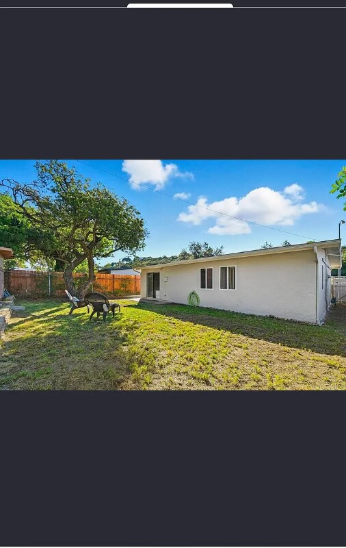 Building Photo - 5566 Streamview Dr