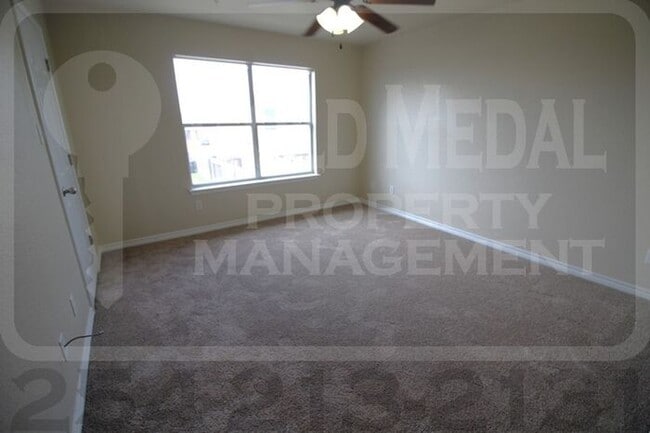 Building Photo - 4008 Cambridge Dr