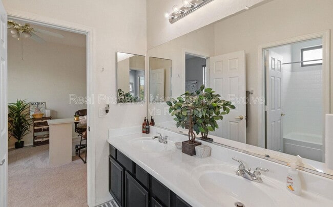 Building Photo - 3331 W Hemingway Ln