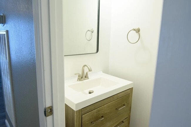 Building Photo - 6003 Cullen Dr