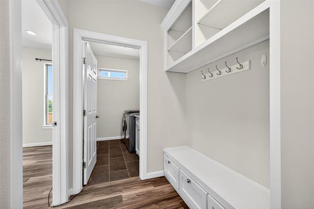 Building Photo - 1020 Silverton Dr