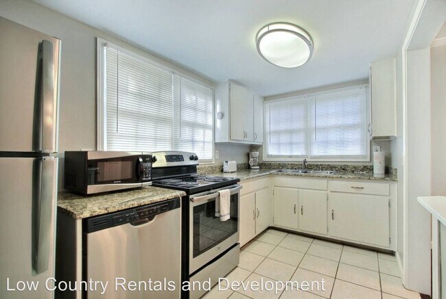 Building Photo - 2 br, 1 bath House - 212 E 57th St