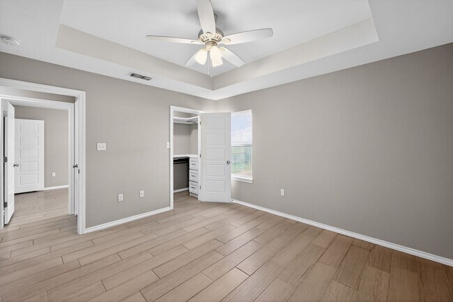 Building Photo - Charming 3BR Duplex in Brownsville