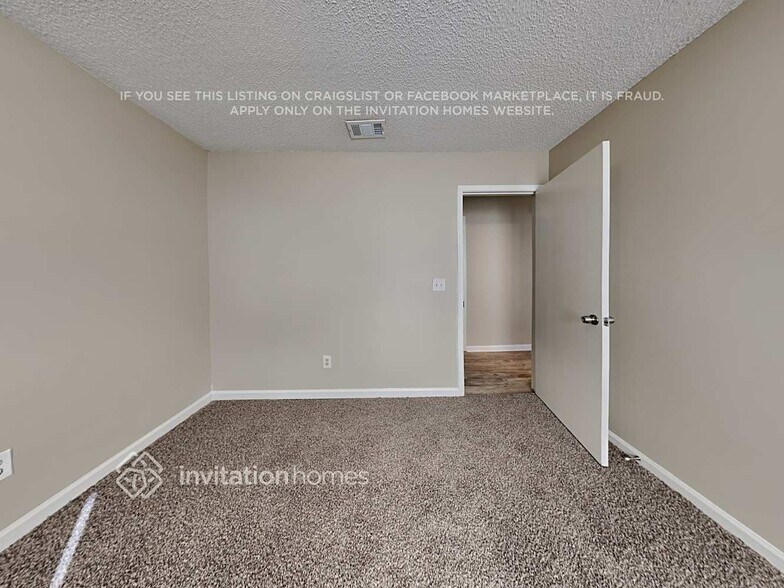 Building Photo - 3405 Charmont Dr