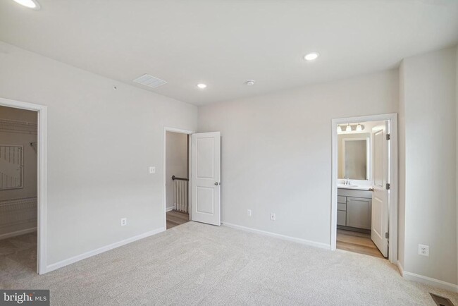 Building Photo - 2513 Gatwick Ln