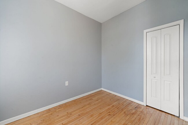 Building Photo - 4910 W Van Buren St