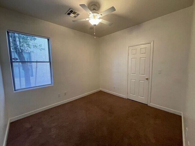 Building Photo - This proeprty has been shown before and will be leased to the first qualified applicant. To sched...