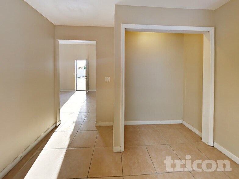 Building Photo - 2125 El Campo Ave