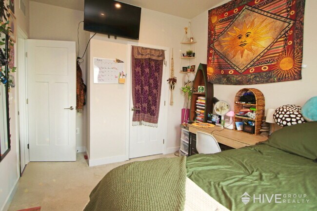 Building Photo - Spacious 4-Bed, 3.5-Bath with Garage!