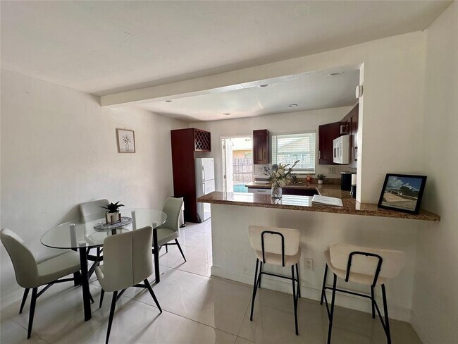 Building Photo - 5411 NE 22nd Terrace