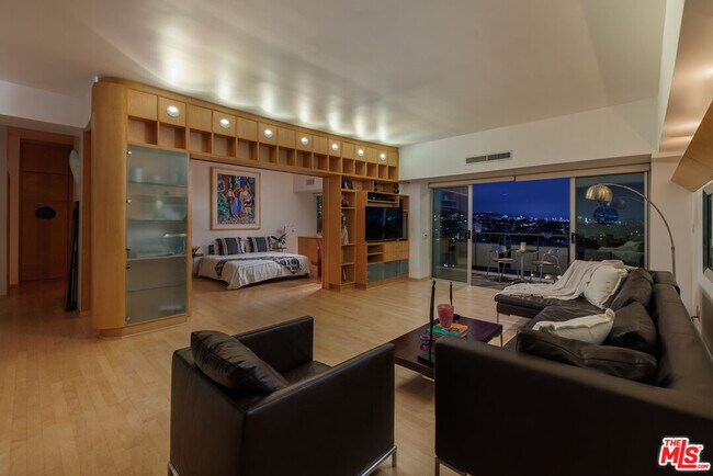 Building Photo - 1155 N La Cienega Blvd