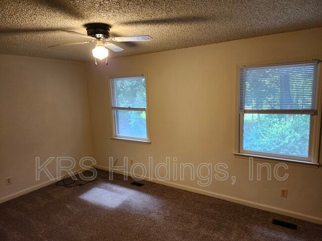 Building Photo - 1129 Mountain View Dr
