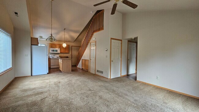 Building Photo - 1642 Columbine Village Dr